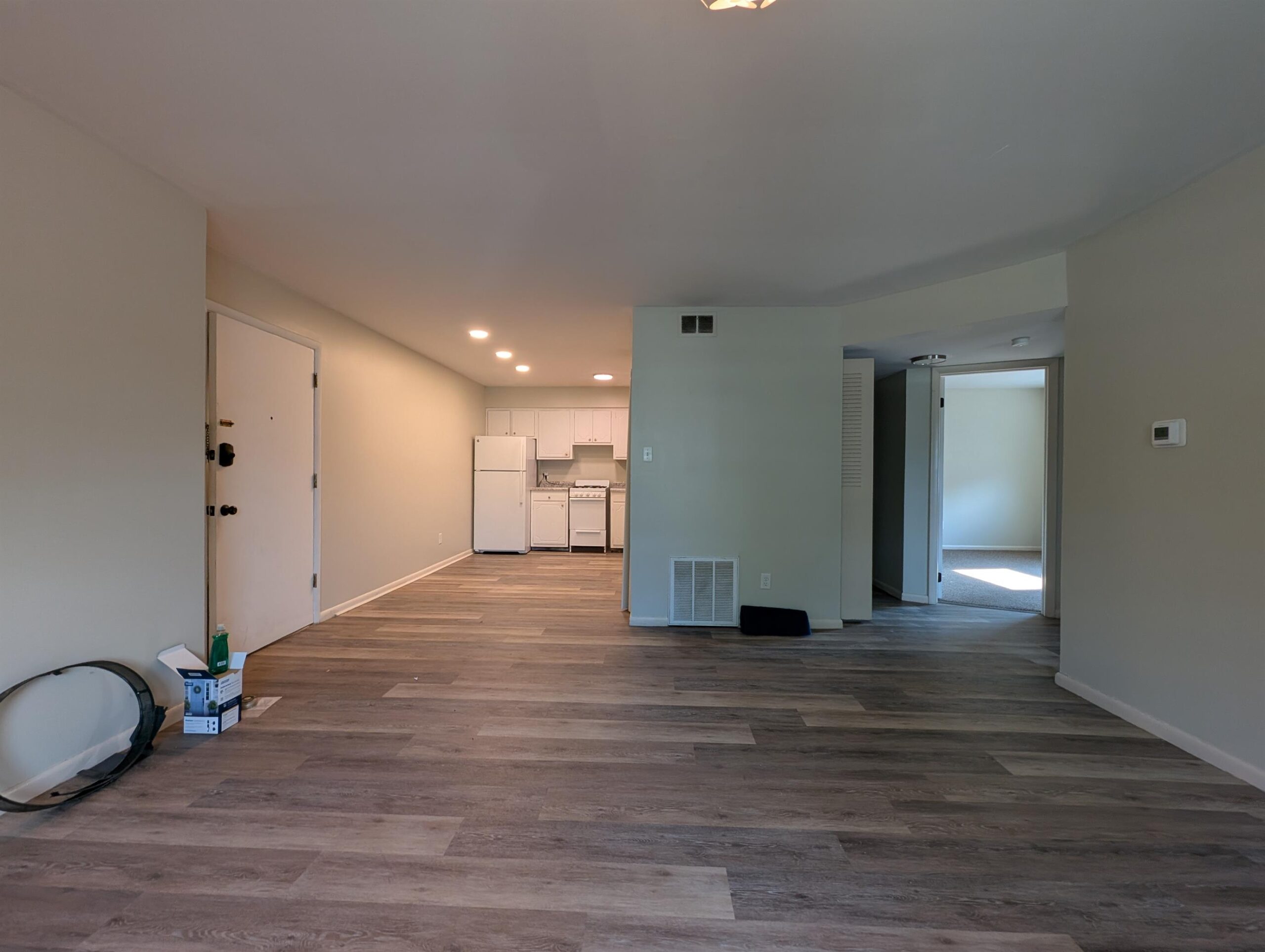 Spacious 2-bedroom apartment near Ohio State University. Secure building with parking, laundry, modern kitchen, and easy access to Iuka Park.